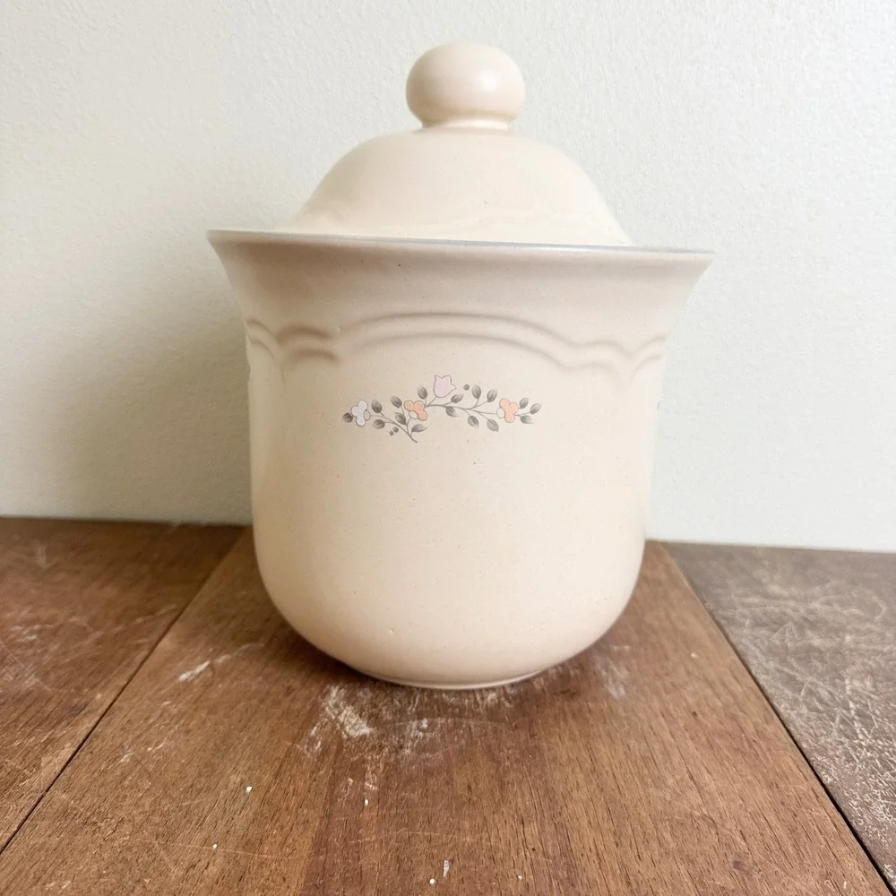 Pfaltzgraff Remembrance 2 quart Stoneware‎ Cream Pink Floral Canister Kitchen